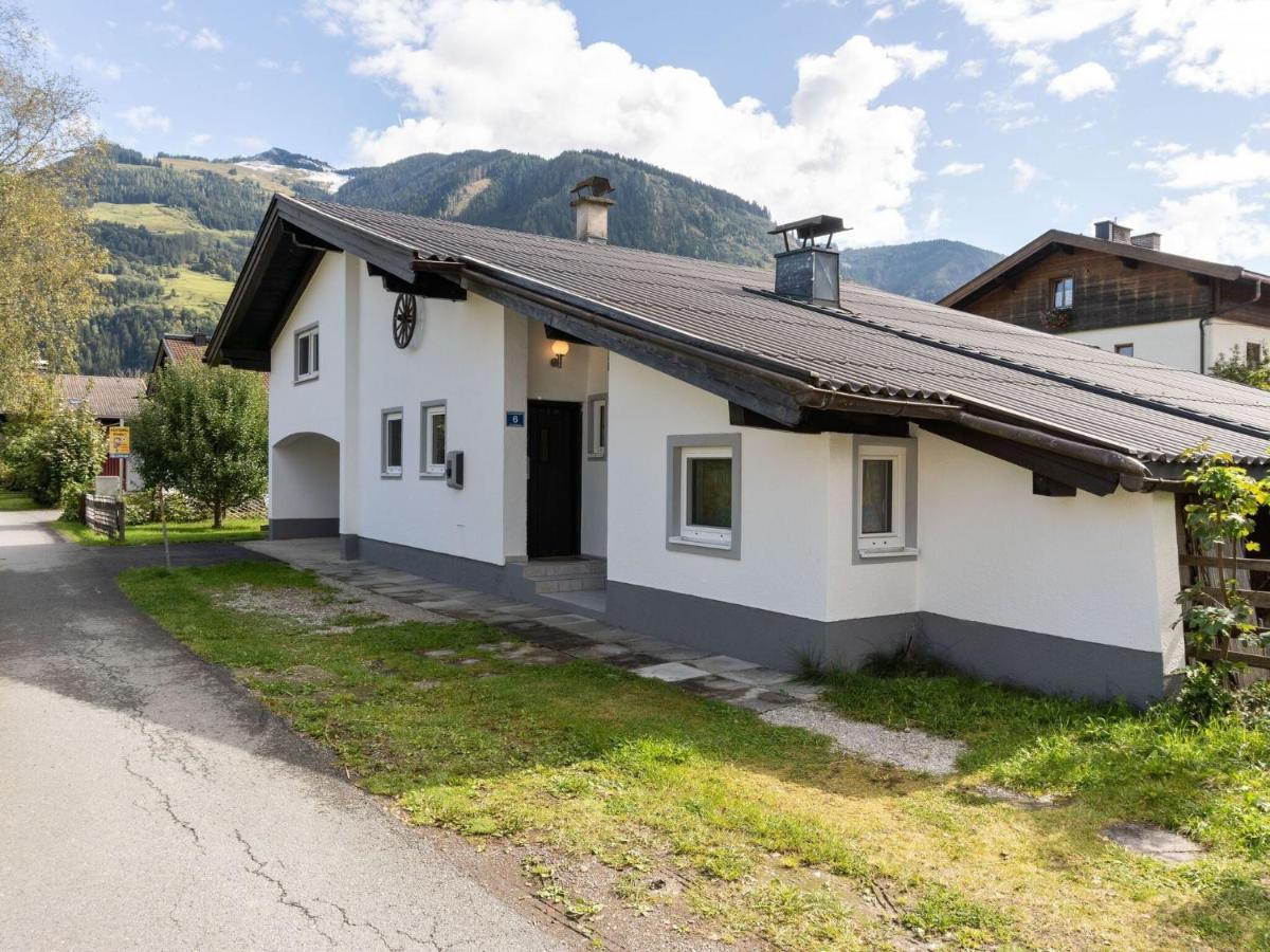 Spacious Chalet In Maishofen Near Forest Exterior foto